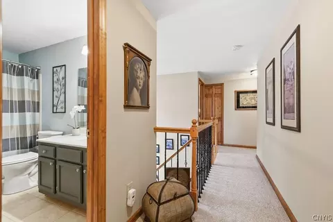 Entry Way - 5372 Barrows Pointe, Camillus, NY 13031 photo 5 of 7
