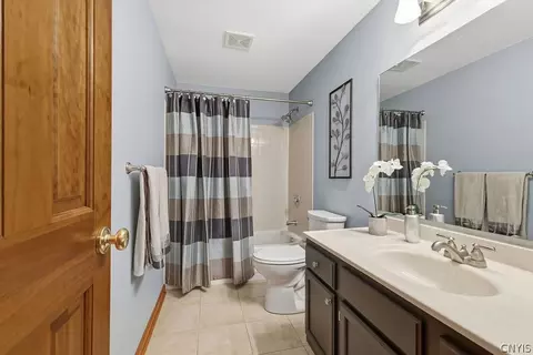 Bath - 5372 Barrows Pointe, Camillus, NY 13031 photo 5 of 5