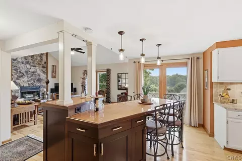 Kitchen - 5372 Barrows Pointe, Camillus, NY 13031 photo 8 of 8