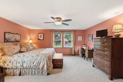 Bedroom - 5372 Barrows Pointe, Camillus, NY 13031 photo 4 of 8