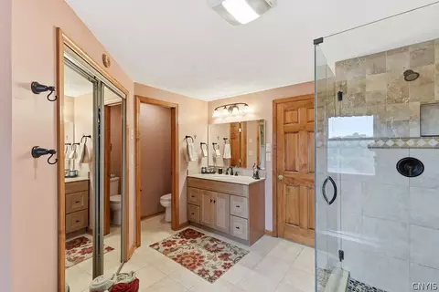Bath - 5372 Barrows Pointe, Camillus, NY 13031 photo 4 of 5