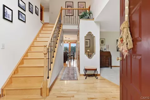 Entry Way - 5372 Barrows Pointe, Camillus, NY 13031 photo 1 of 7