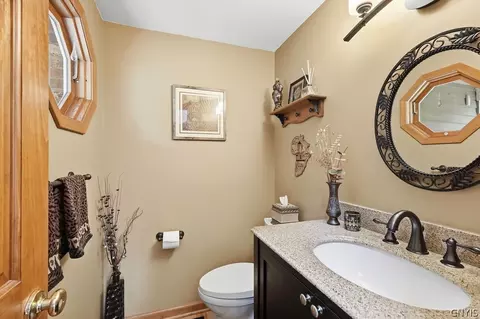 Bath - 5372 Barrows Pointe, Camillus, NY 13031 photo 1 of 5