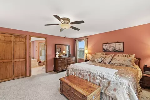 Bedroom - 5372 Barrows Pointe, Camillus, NY 13031 photo 3 of 8
