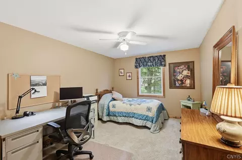 Bedroom - 5372 Barrows Pointe, Camillus, NY 13031 photo 6 of 8