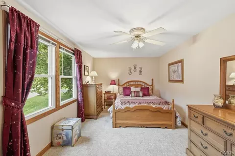 Bedroom - 5372 Barrows Pointe, Camillus, NY 13031 photo 7 of 8