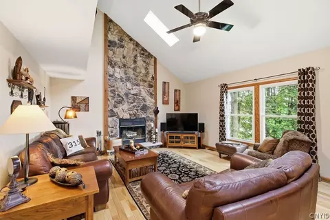 Living - 5372 Barrows Pointe, Camillus, NY 13031 photo 1 of 10