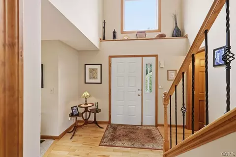 Entry Way - 5372 Barrows Pointe, Camillus, NY 13031 photo 3 of 7