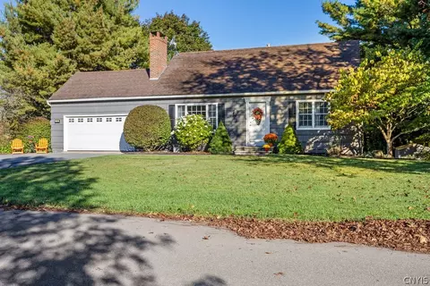122 Woodmancy Ln, Fayetteville, NY 13066