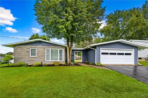 106 Colonial Dr, New Hartford, NY 13413