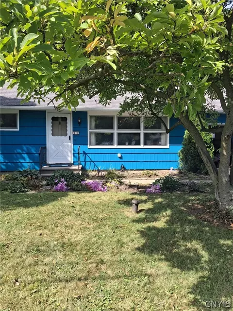 211 Washburn Dr, East Syracuse, NY 13057