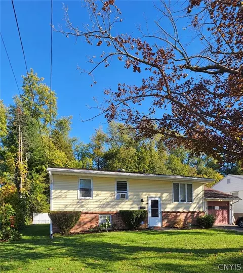 420 Homestead Dr, Utica, NY 13502