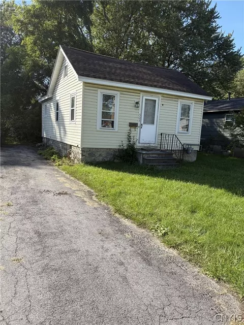 503 Plymouth Ave, Salina, NY 13211