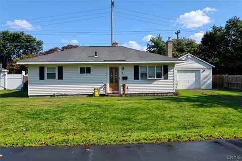 7 Cone Cir, New Hartford, NY 13413