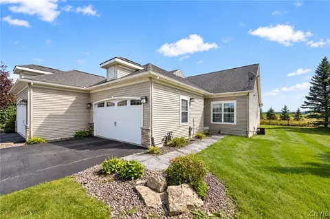 105 Star Gaze Cir, Fayetteville, NY 13066