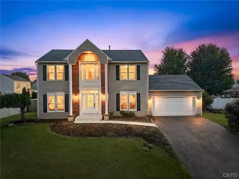8252 Dampier Cir, Liverpool, NY 13090