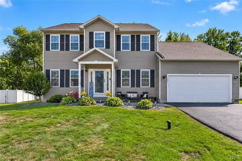 7252 Moss Creek Cir, Salina, NY 13090