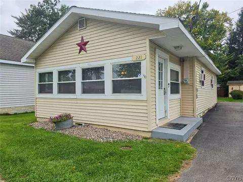 221 14th Ave, Vienna, NY 13157