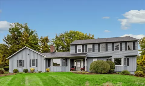 8206 Duvall Cir, Manlius, NY 13104
