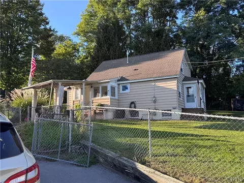 106 Edgeworth Ave, Geddes, NY 13219