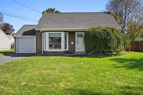 304 Hyland Dr, Salina, NY 13212