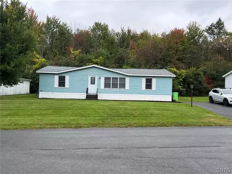 8 Applewood Blvd, Clinton, NY 13323