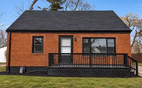 92 Sharon Pkwy, Lackawanna, NY 14218