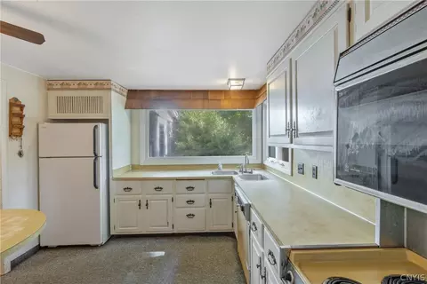 Kitchen - 7878 Dewitt Dr, Lysander, NY 13027 photo 4 of 5