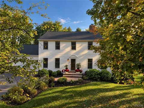 6 Teasel Ln, Skaneateles, NY 13152