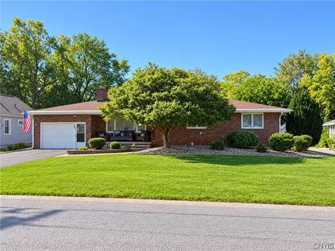 199 Beechwood Ave, Salina, NY 13088