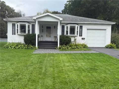 33 Burr Ave, New York Mills, NY 13417