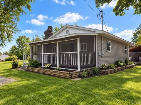 399 Pendergast Rd, Granby, NY 13135