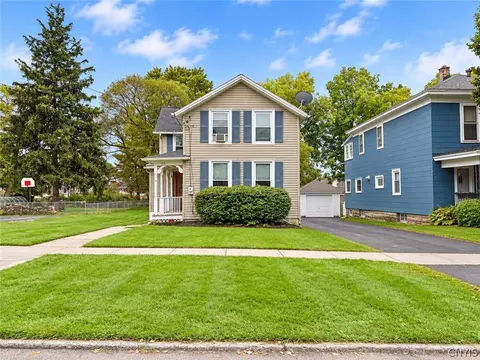 32 Elizabeth St, Auburn, NY 13021