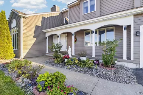 32 Morgan Ln, New Hartford, NY 13413