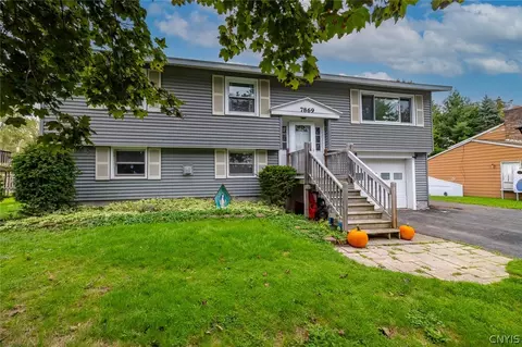 7869 Oneida Trl, Bridgeport, NY 13030