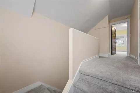 Entry Way - 102 Berkeley Dr, Syracuse, NY 13210 photo 4 of 5
