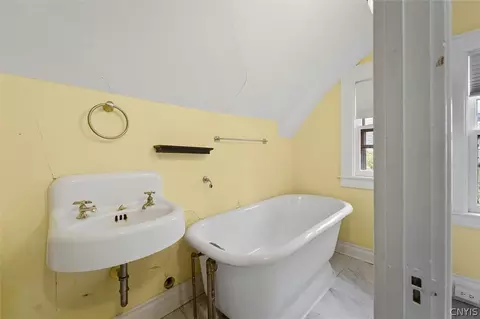Bath - 102 Berkeley Dr, Syracuse, NY 13210 photo 6 of 6