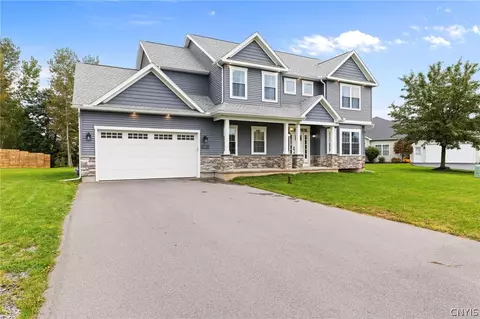 102 Minoa Lakes Dr, Minoa, NY 13116