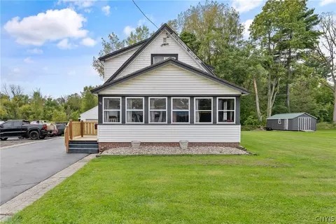 96 Syracuse St, Van Buren, NY 13027