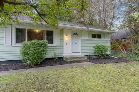 257 Sunrise Dr, Syracuse, NY 13205
