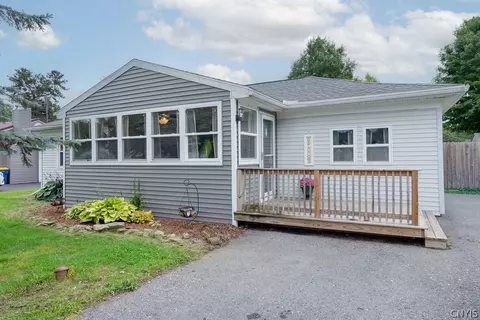 219 Camillus Dr, Camillus, NY 13031