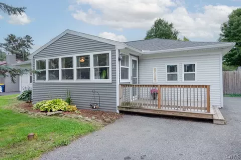219 Camillus Dr, Camillus, NY 13031
