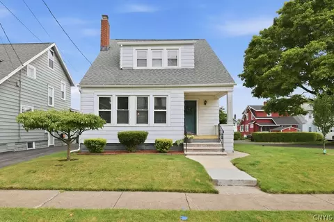 300 Malverne Dr, Syracuse, NY 13208