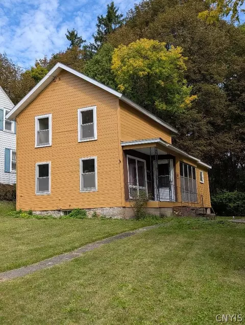 18 Elderkin Ave, Camillus, NY 13031