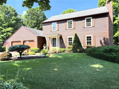 8 Tremain Dr, Fayetteville, NY 13066