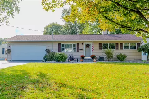 29 Cedarbrook Cres, Whitestown, NY 13492