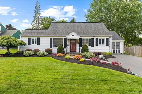 105 Hyland Dr, Salina, NY 13212