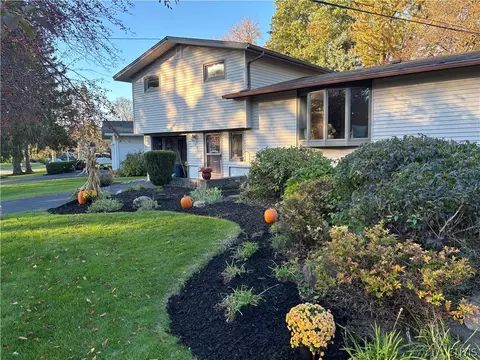 104 Gulino Ave, Camillus, NY 13031