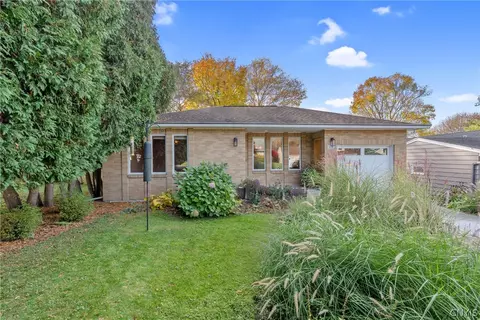 118 Fairwood Dr, Syracuse, NY 13219