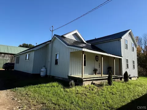 392 Albion Cross Rd, Albion, NY 13142